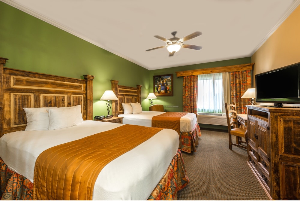 STANDARD, 2 DOUBLE BEDS, ACCESSIBLE