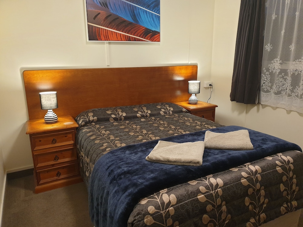 2 Bedrooms, 1 Double and 3 Single Beds