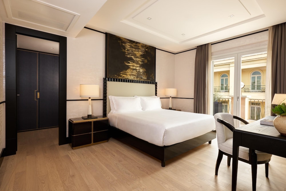 Suite, King Bed, Sofa