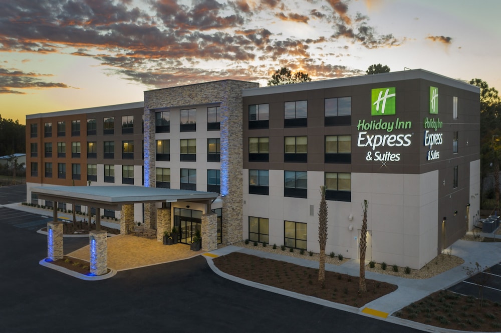 Holiday Inn Express And Suites Kingsland 1/50