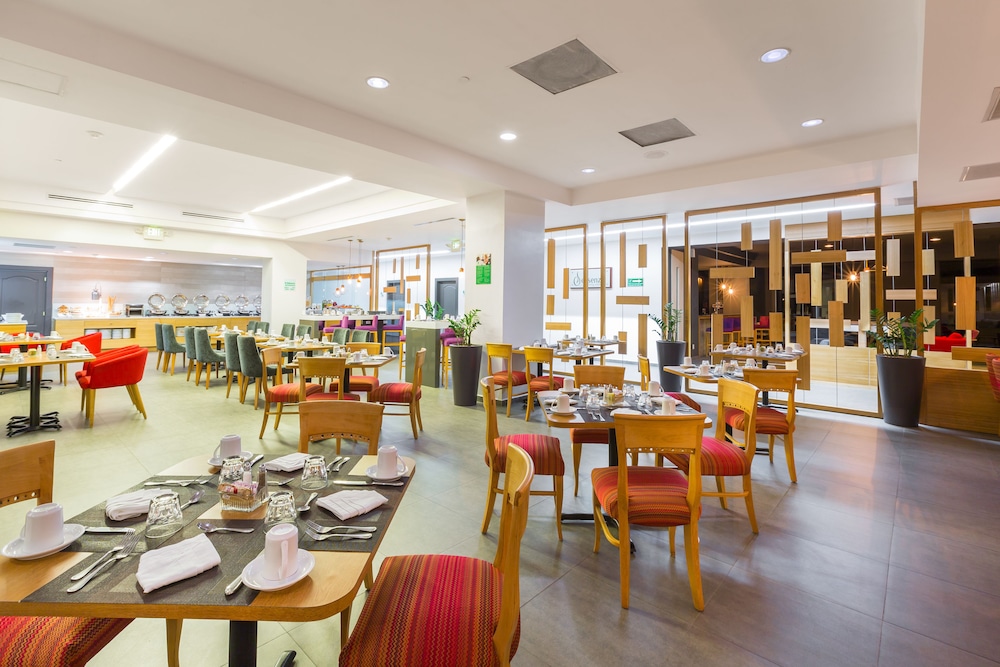 Holiday Inn San Salvador An Ihg Hotel 40/60