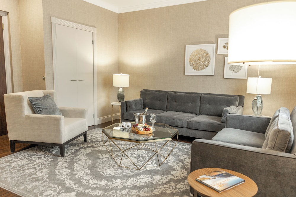 Lord Nelson Hotel And Suites 43/61