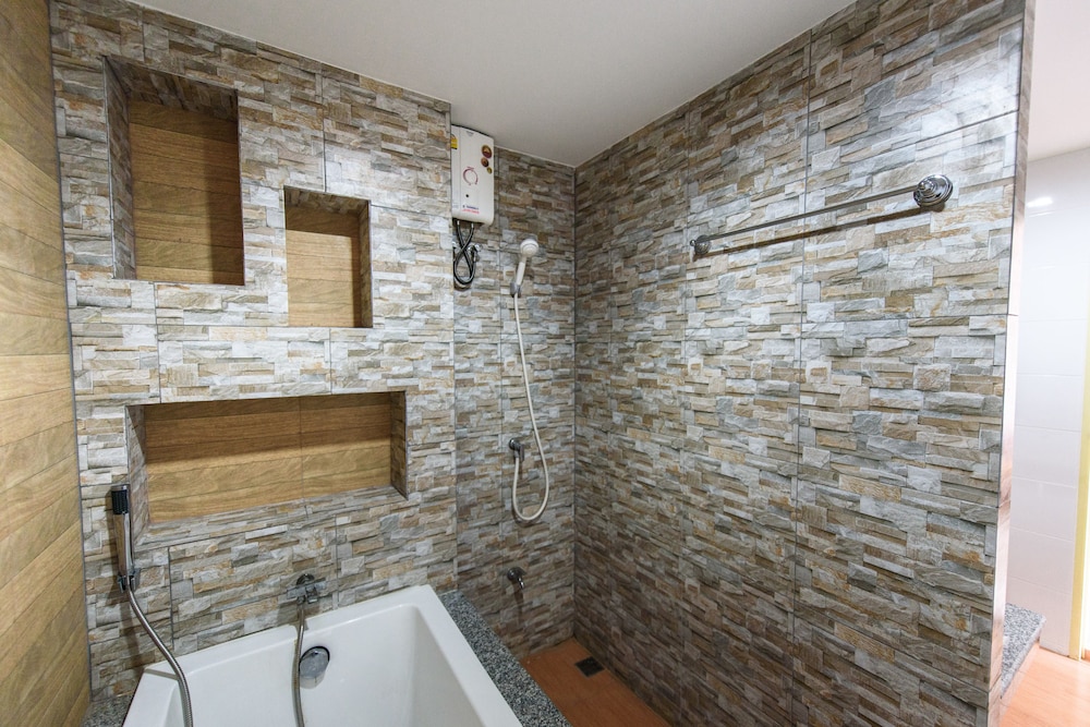 Sakura Boutique Hotel And Residence 35/38