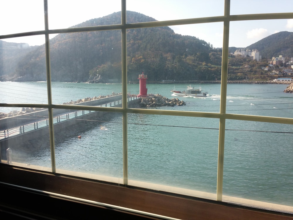Lighthouse Hotel 25/40
