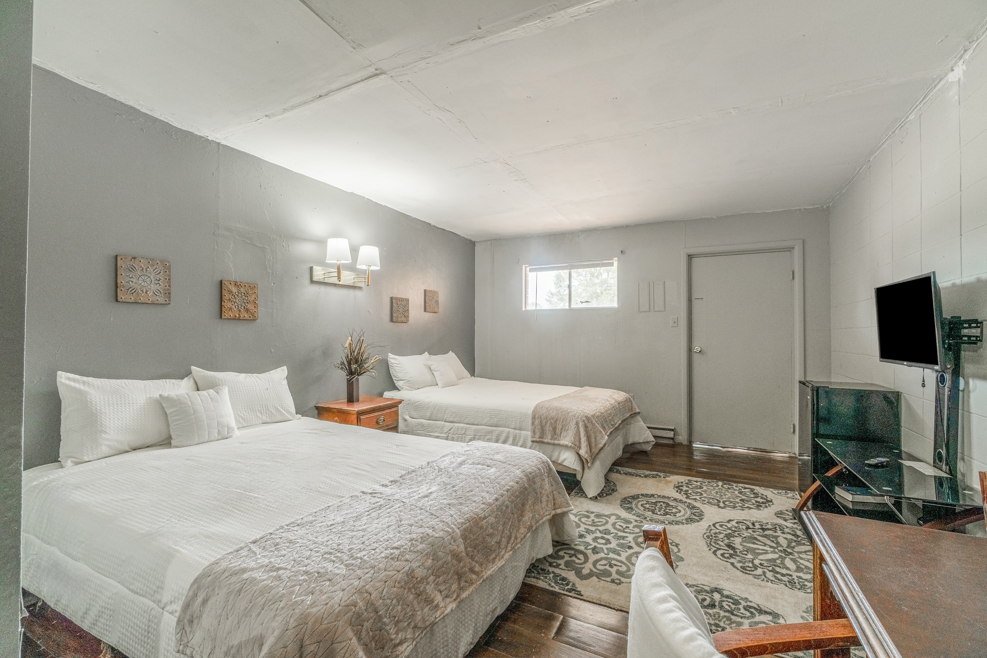 OYO Holiday Capri Motel & Rv Park 12/17