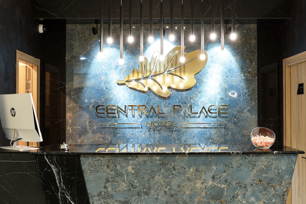Central Palace Halal Hotel 2/24