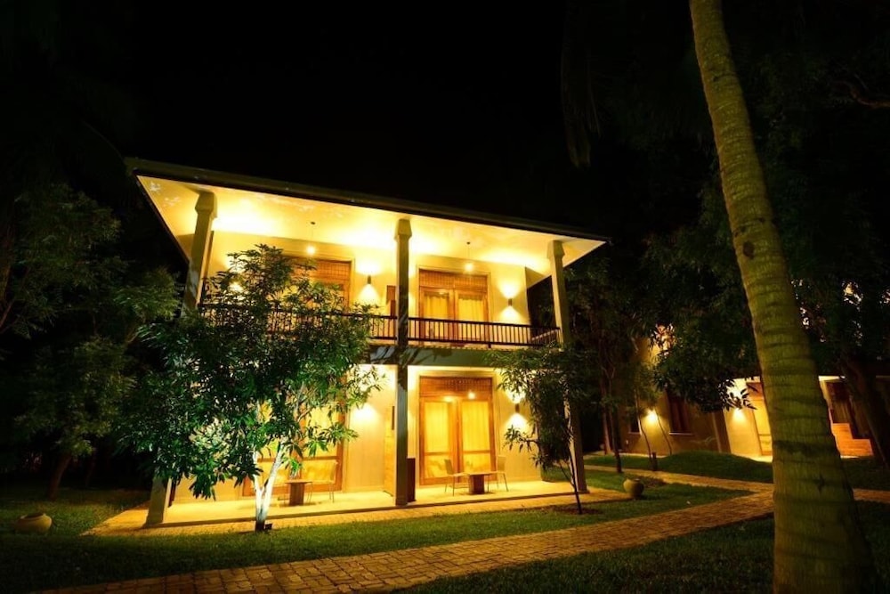 Nil Diya Mankada Safari Lodge in Udawalawa