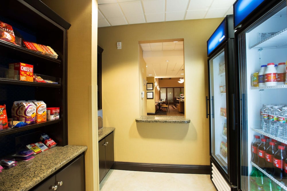 Hampton Inn and Suites Laurel, MS 24/45