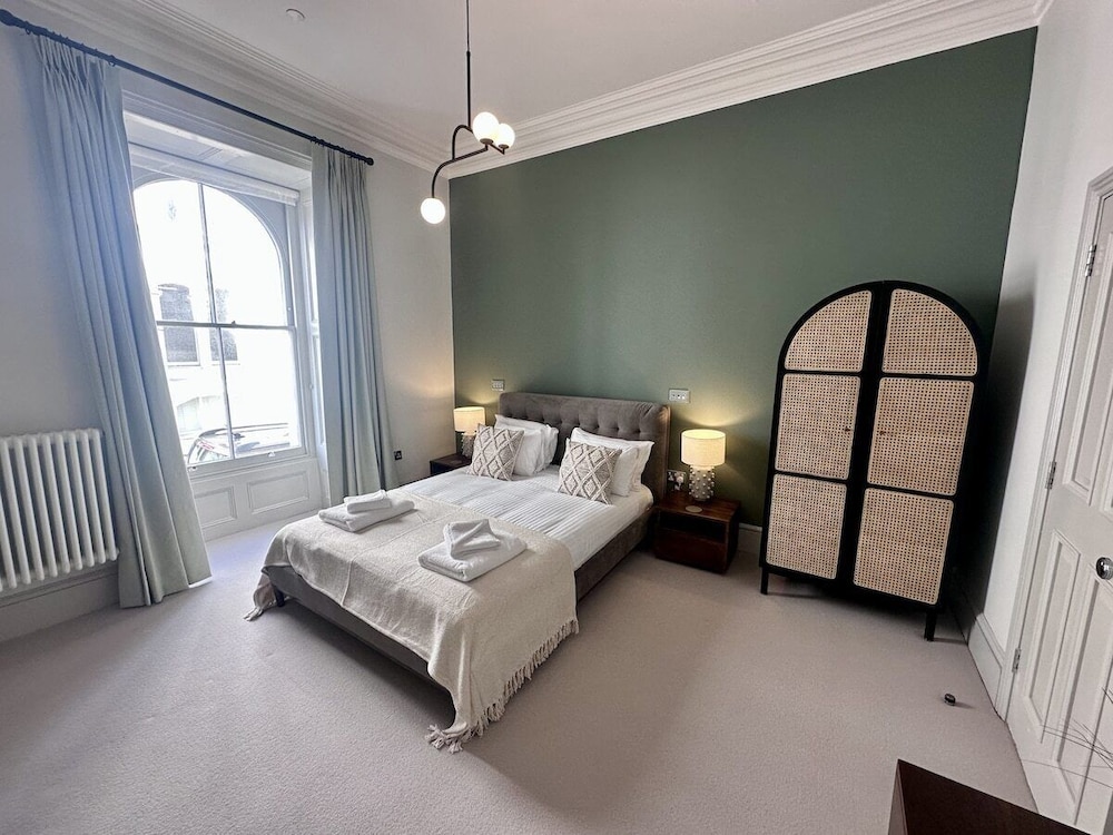 1 Elliot Terrace 22/50