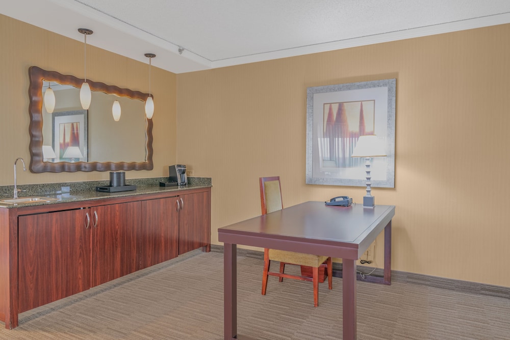 Harmony Suites Secaucus Meadowlands 31/44