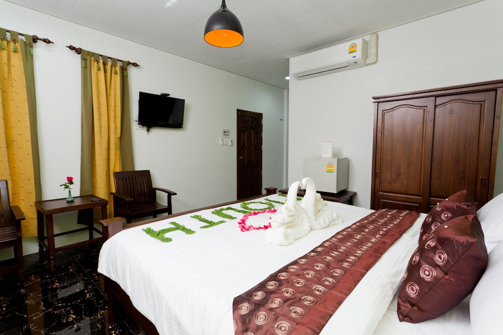 STANDARD, KING BED, GARDEN VIEW