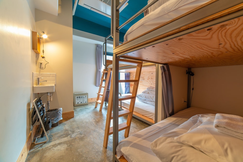 PRIVATE, QUADRUPLE, BUNK BED
