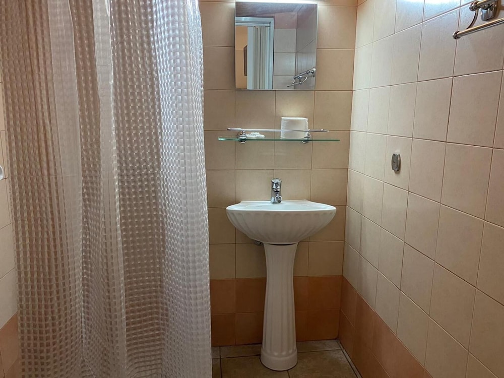 Ionion Hotel 28/29