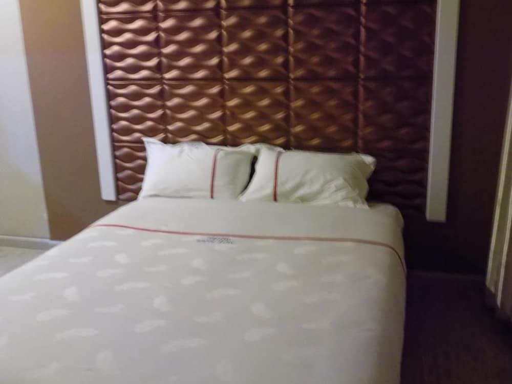 Freedom City Hotel 15/34