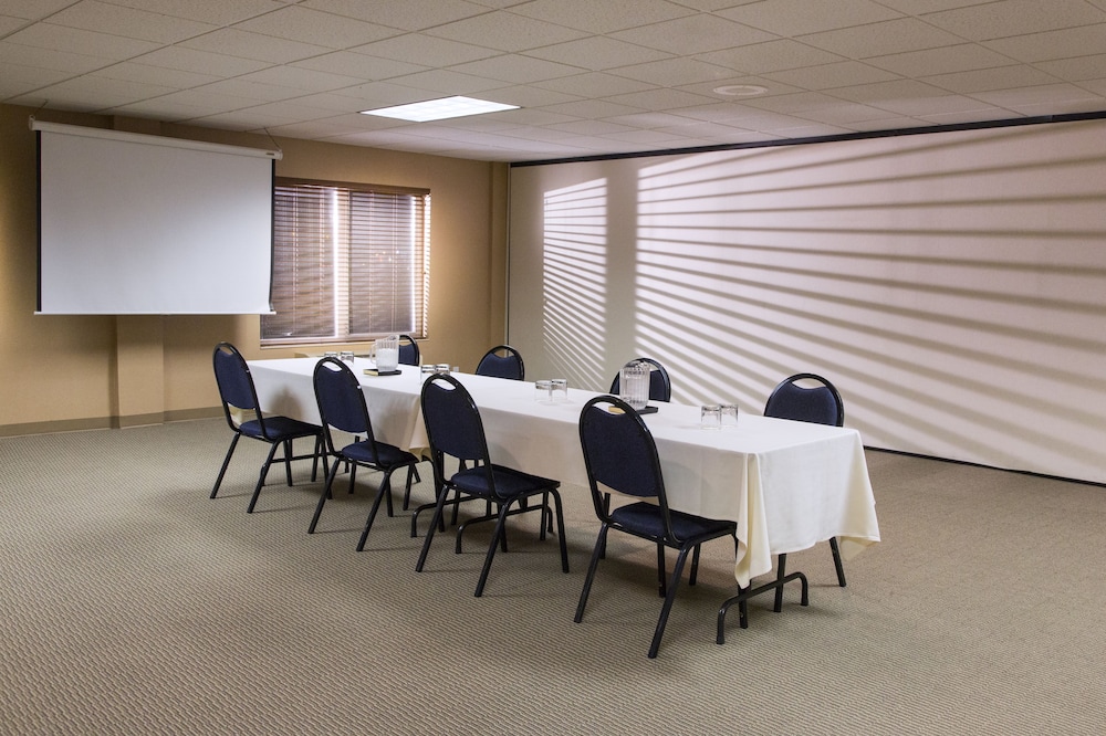 Phoenix Inn Suites - Albany 28/31