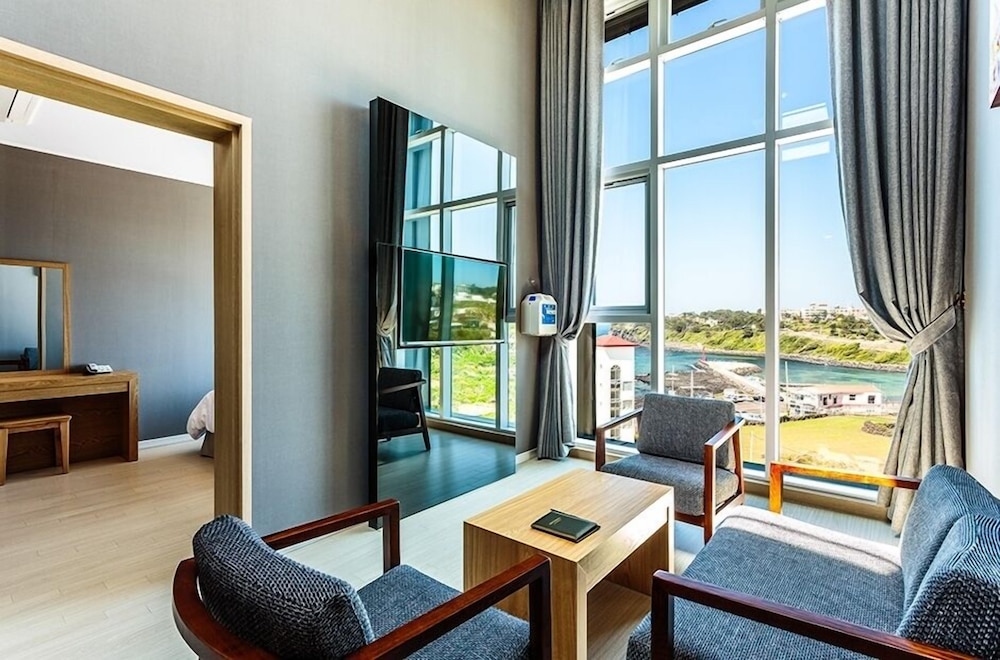 Rich Hotel 31/50