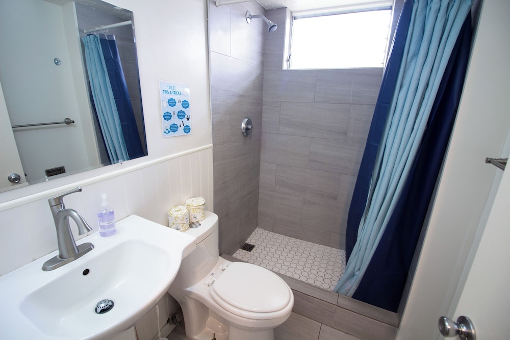 Waikiki Beachside Hostel 66/66