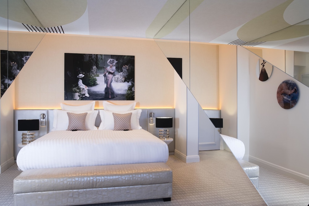 Hotel Dress Code And Spa 10/58