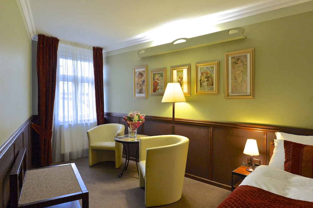 HASTAL HOTEL 27/42