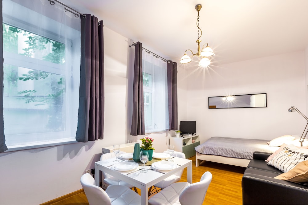 FriendHouse Apartments 34/50
