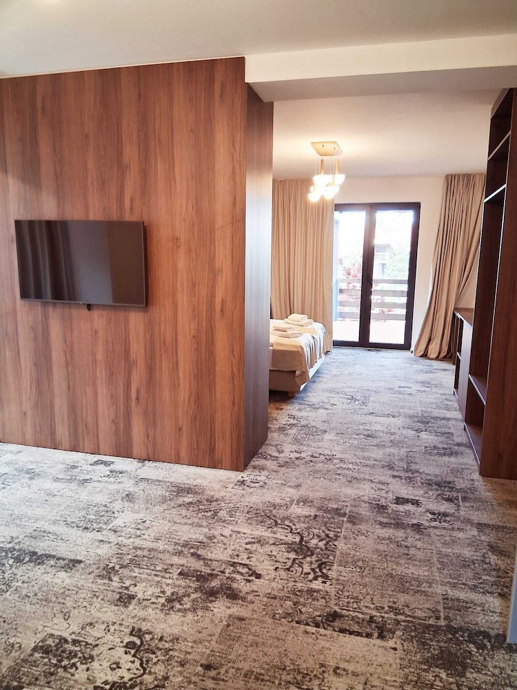 Monterai Resort 58/63