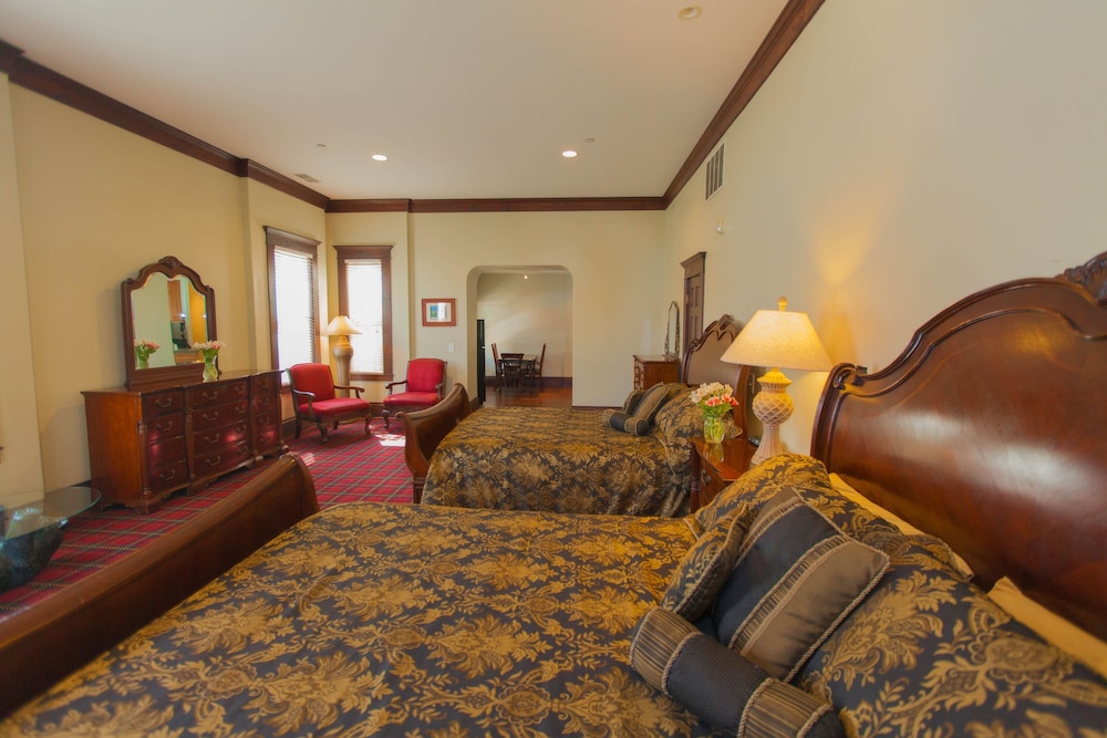Santa Paula Inn 32/56