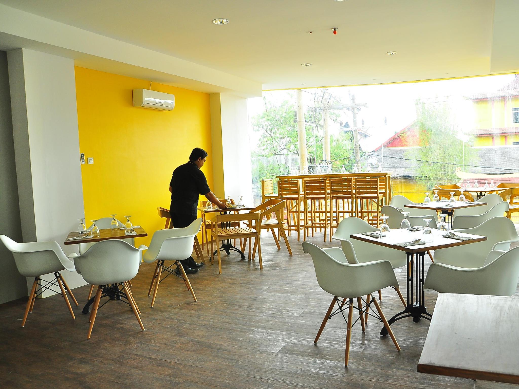 Summer Bed and Breakfast Hotel 22/26