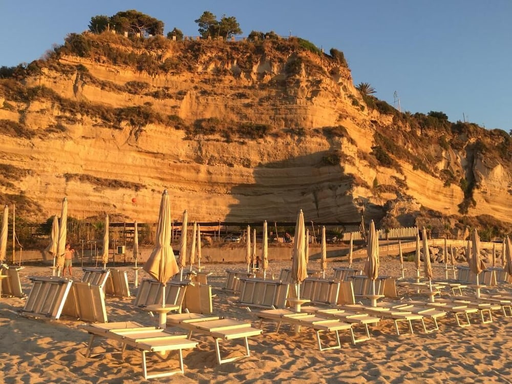 Tui Blue Tropea 32/44