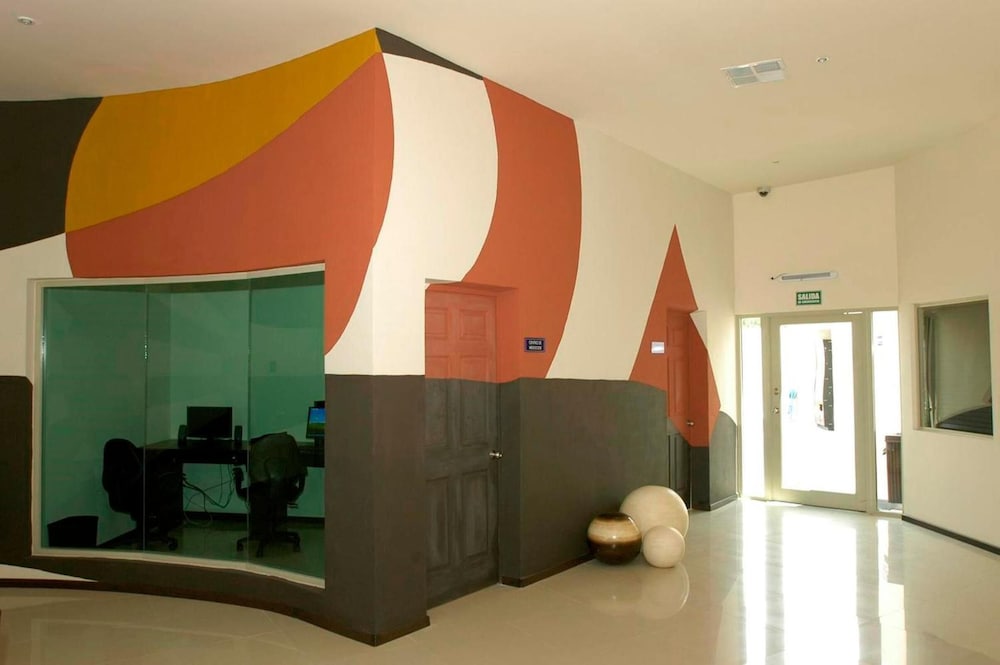 American Inn Hotel Suites Delicias 7/38