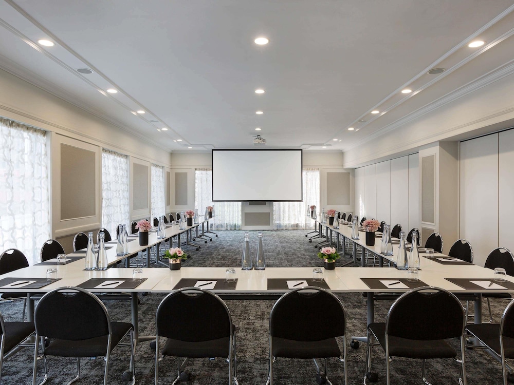 Movenpick Hotel Auckland 64/75
