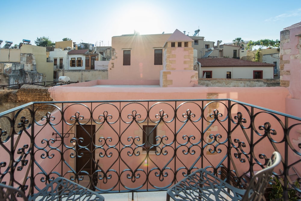 Serenissima Boutique Hotel 65/71