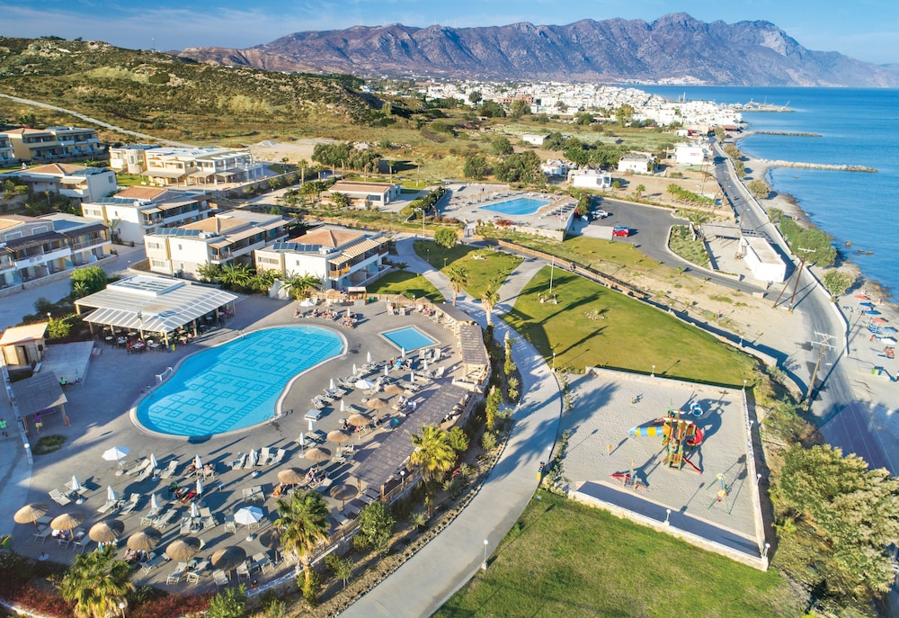 Grand Blue Beach Hotel 85/94