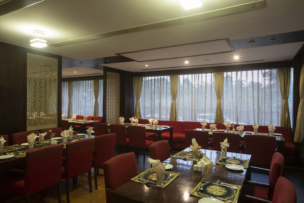 Hotel Mumbai House 40/50