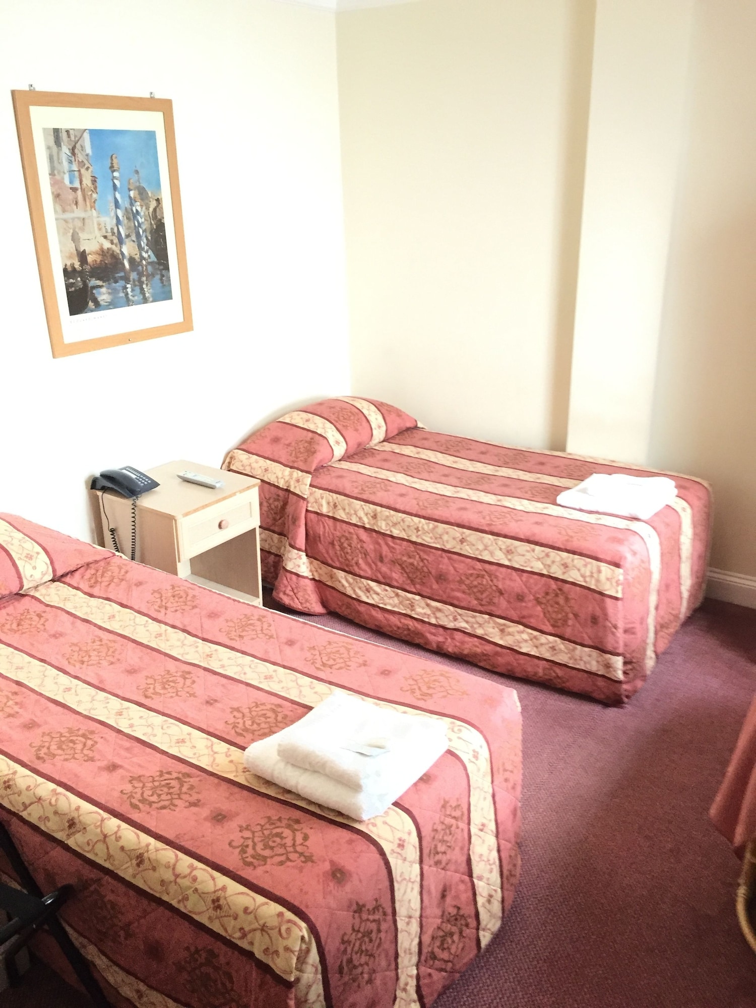 CONNECTING, SUITE, 1 DOUBLE AND 3 SINGLE BEDS