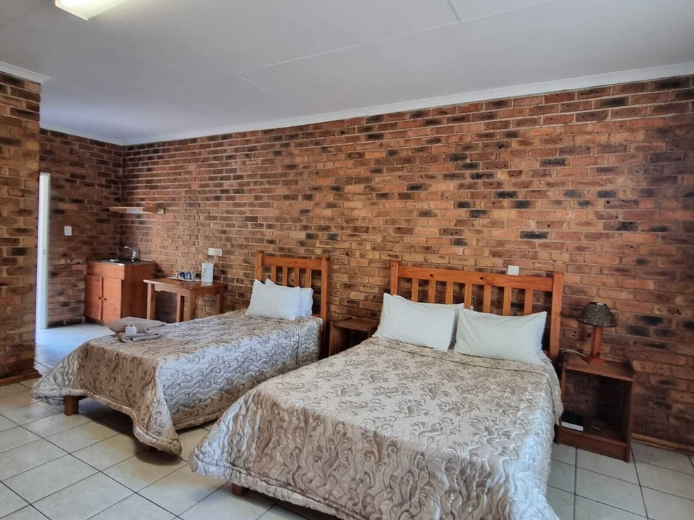 Emerald Guesthouse 20/70