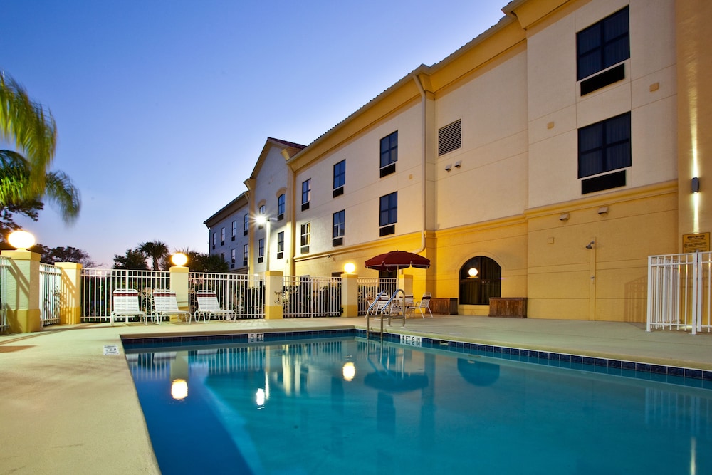 Holiday Inn Express Stuart 7/57
