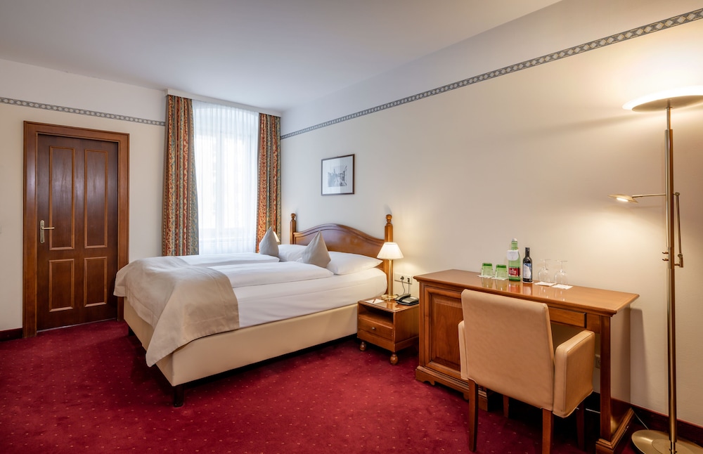Am Mirabellplatz Hotel 27/68