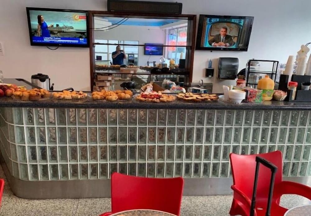restaurant cafeteria