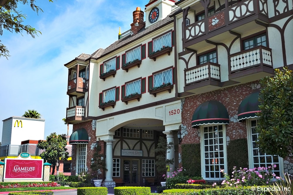 Camelot Inn And Suites 11/62
