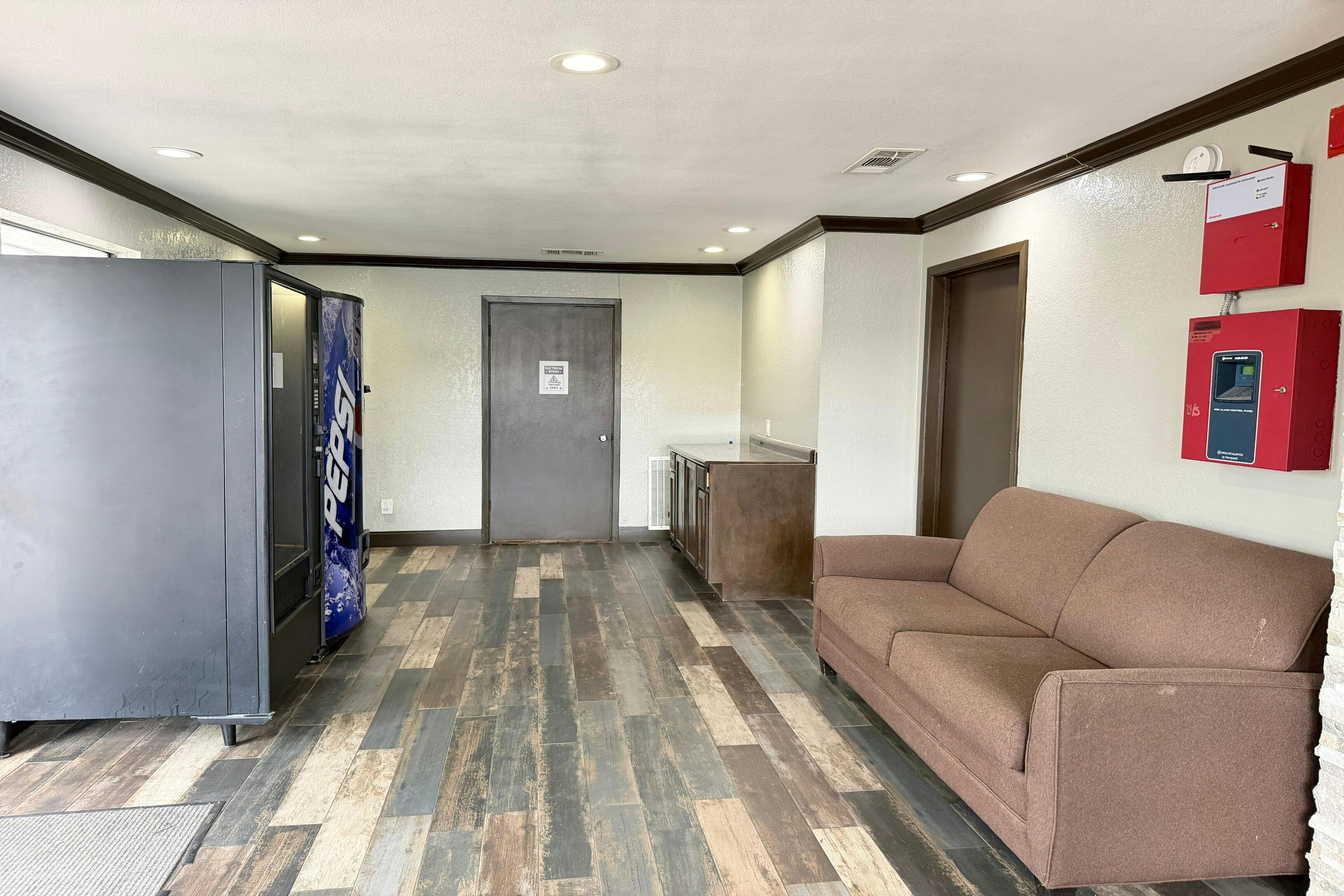 OYO Deluxe Inn 12/20