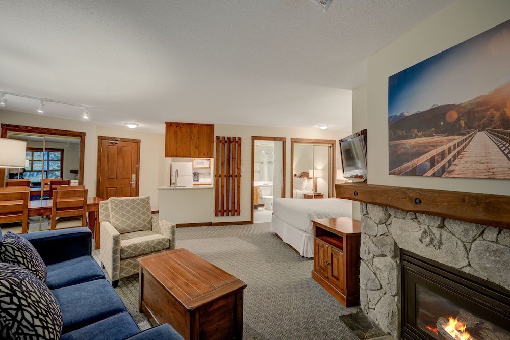 Blackcomb Springs Suites by CLIQUE 38/70