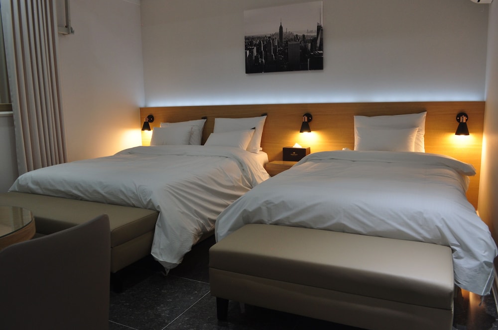 Business Hotel Venture 8/29