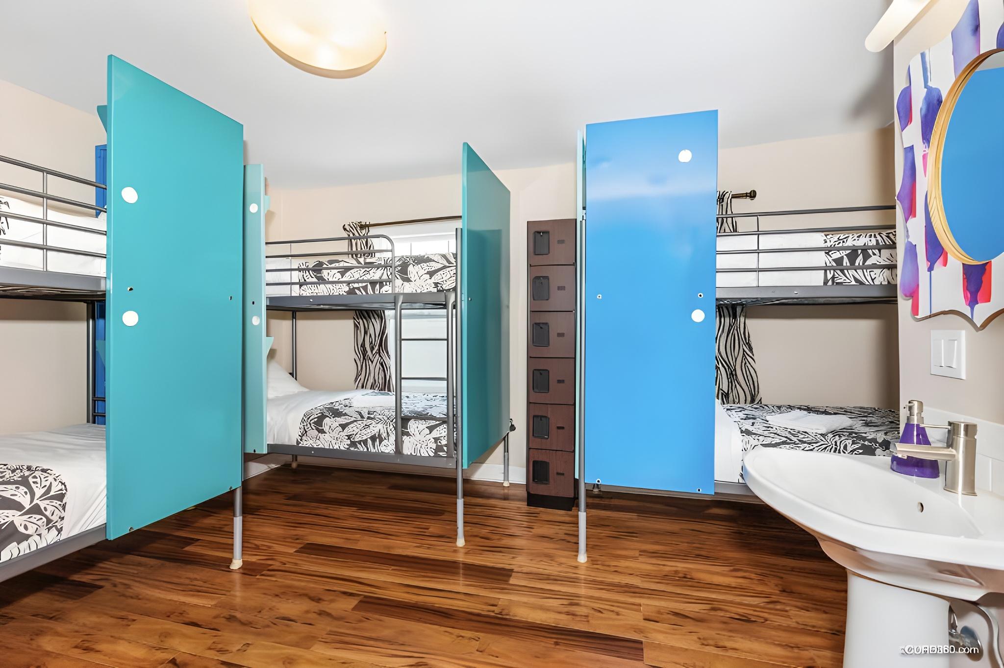 Female Dorm, Female Only, 6 Beds, Shared Bathroom