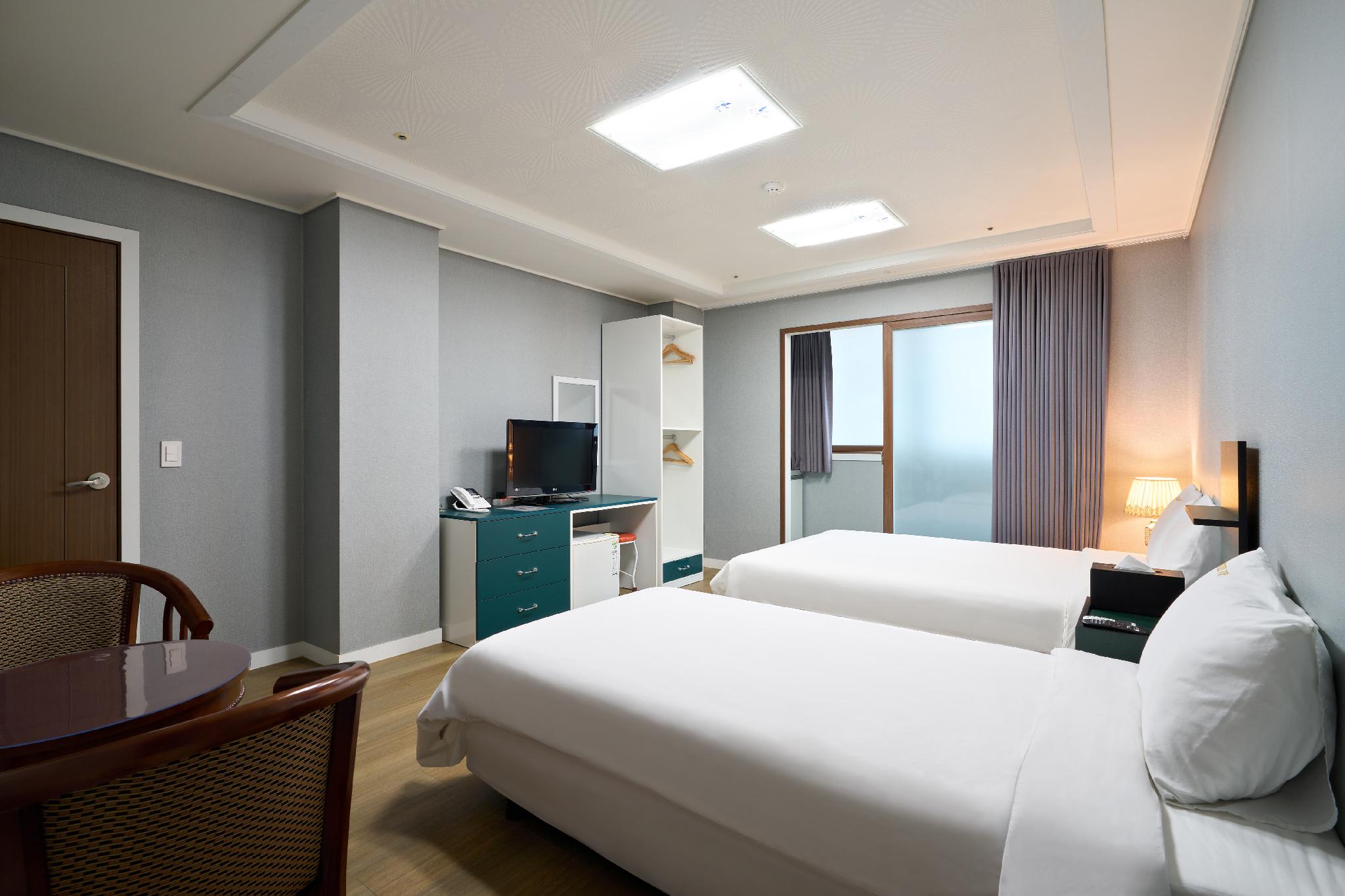 Deluxe, Twin Beds