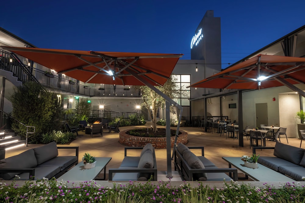 The Olivia Hotel 4/48