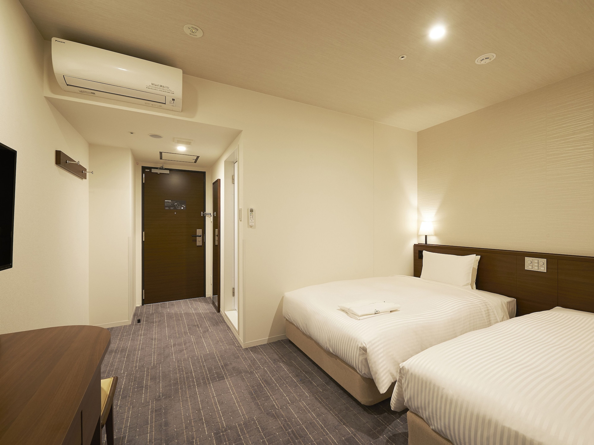 RELAX, TWIN BEDS
