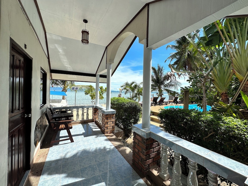 Phangan Lodge 18/50
