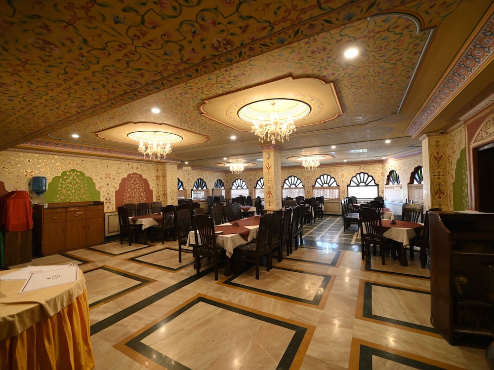 Fort Chandragupt Hotel 25/32
