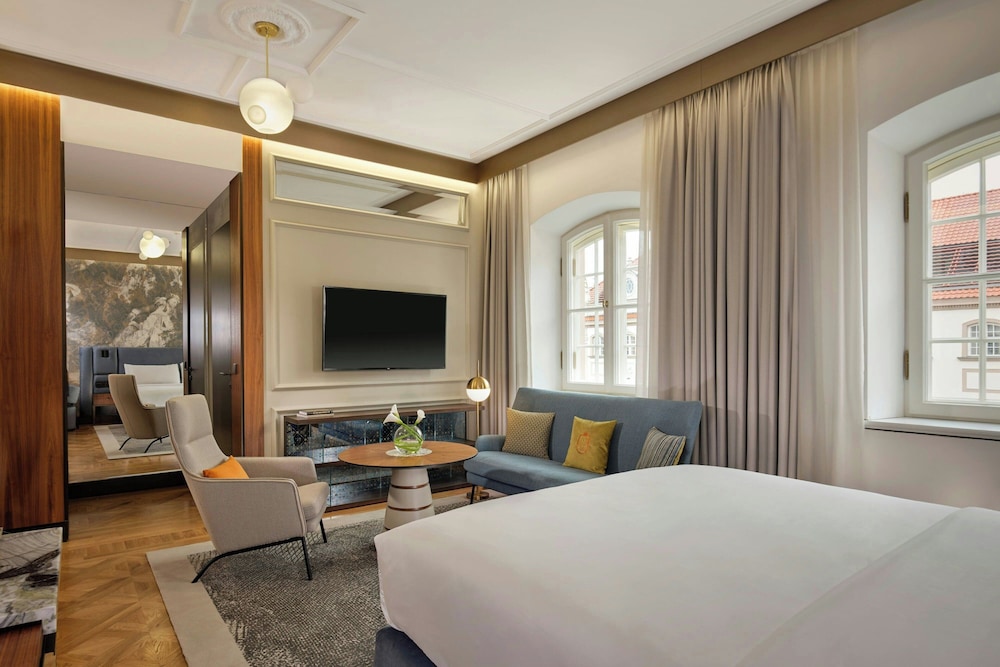 Hotel Verte, Warsaw, Autograph Collection 15/50
