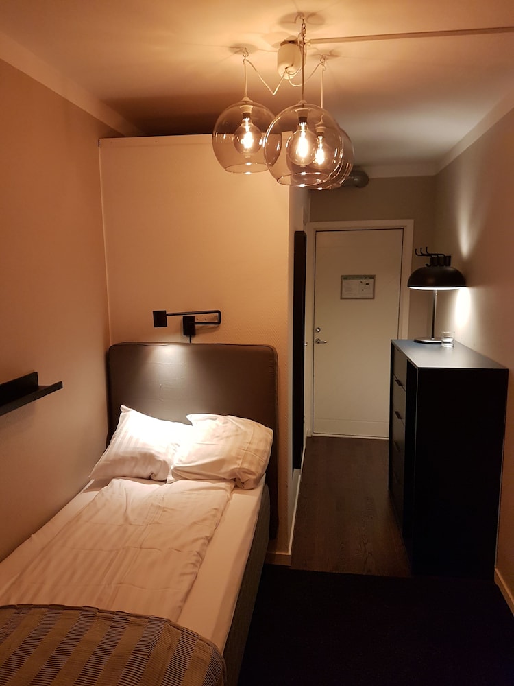 Kong Christians Bed And Breakfast 10/30